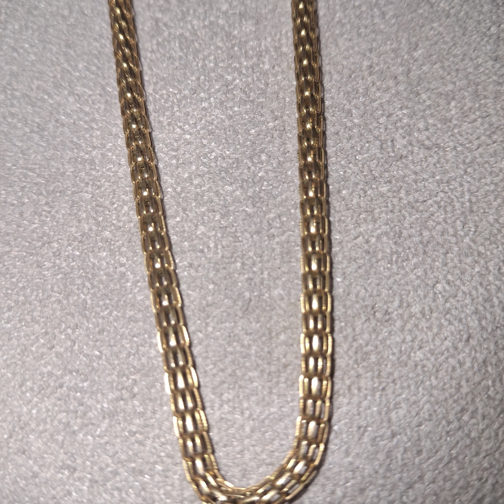 Elegant Gold Chain Necklace